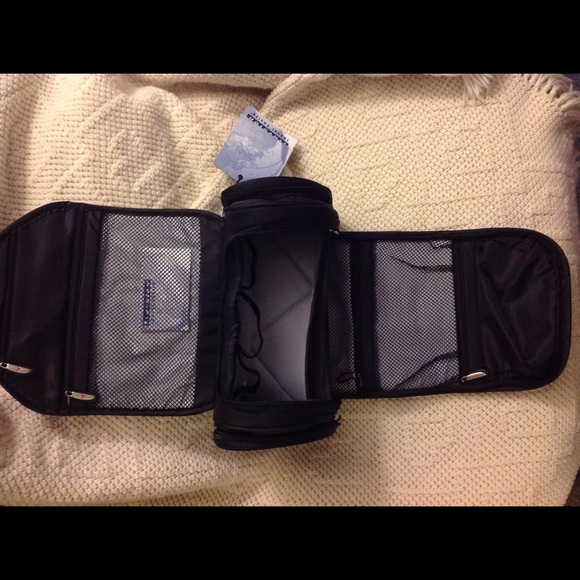 Travelon Hanging Kit - Picture 2 of 4